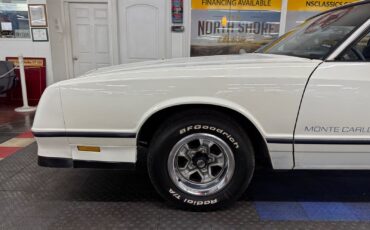 Chevrolet-Monte-Carlo-1984-Coupe-19