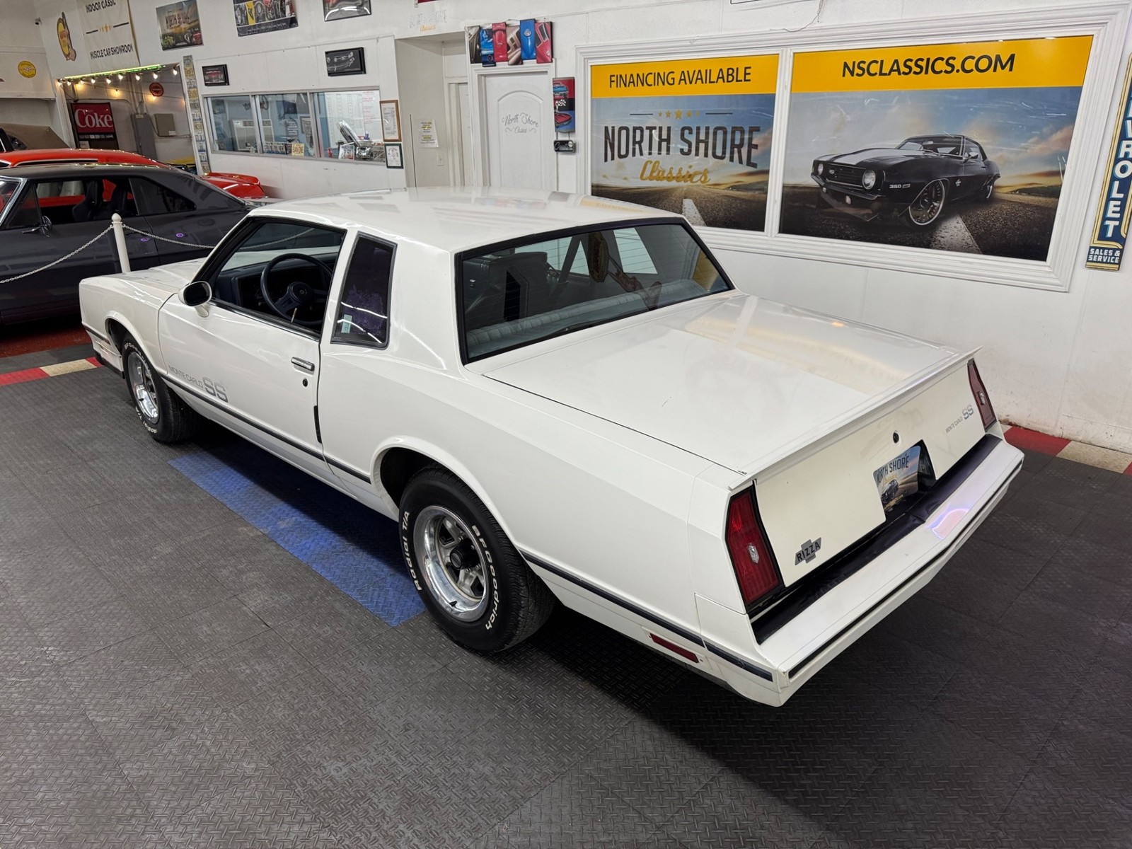 Chevrolet-Monte-Carlo-1984-Coupe-2
