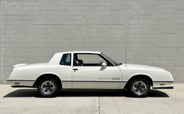 Chevrolet-Monte-Carlo-1984-Coupe-2