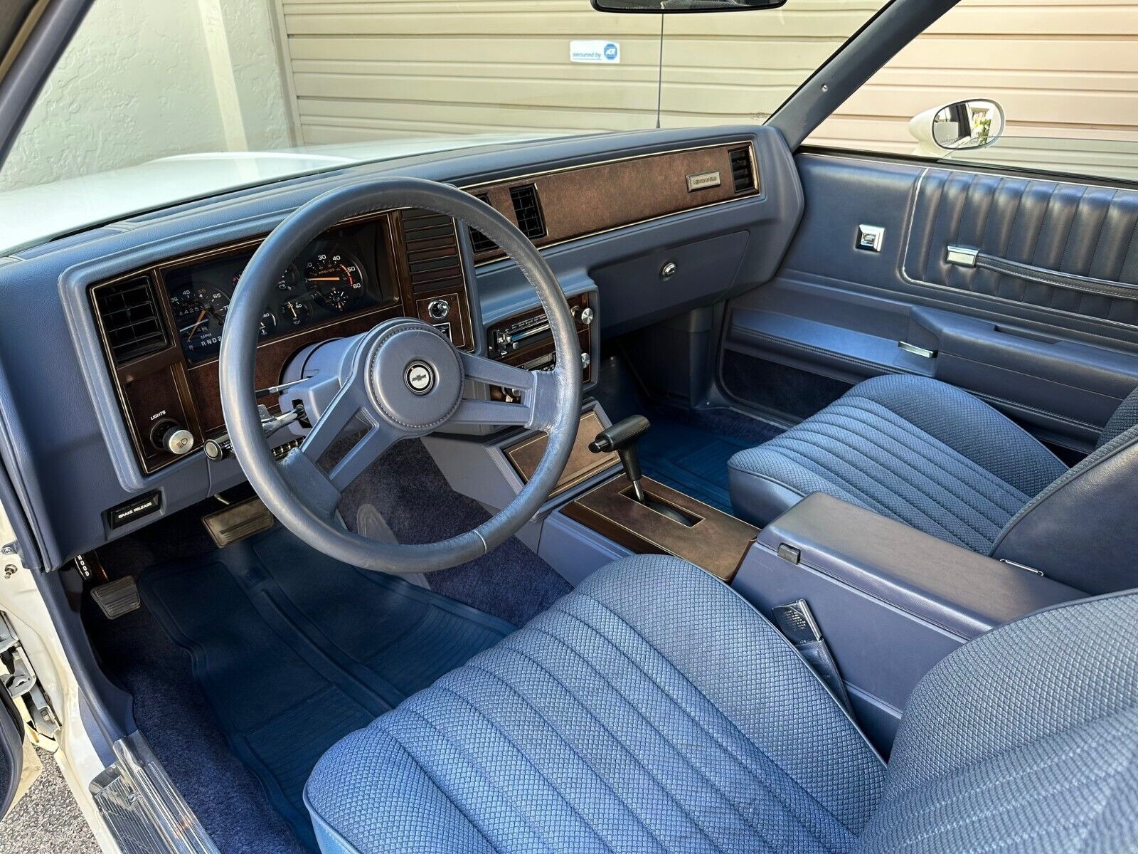 Chevrolet-Monte-Carlo-1984-Coupe-21