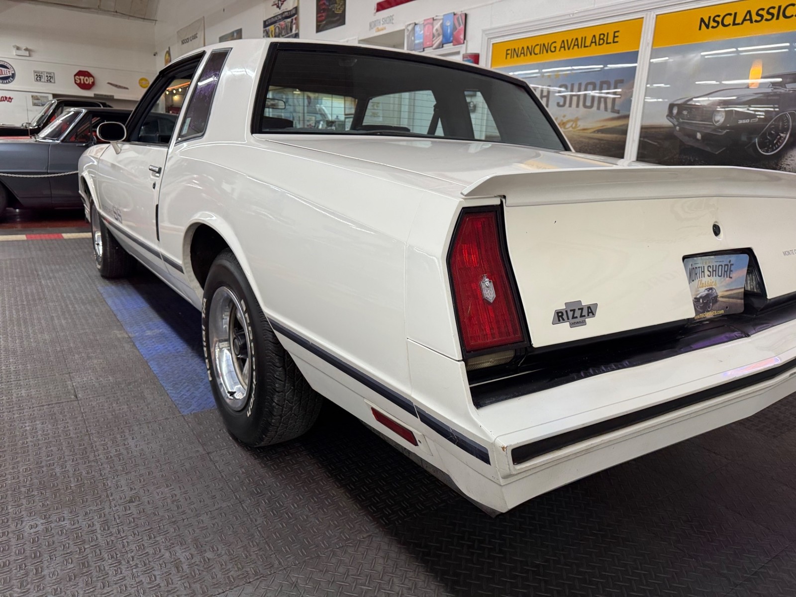 Chevrolet-Monte-Carlo-1984-Coupe-22