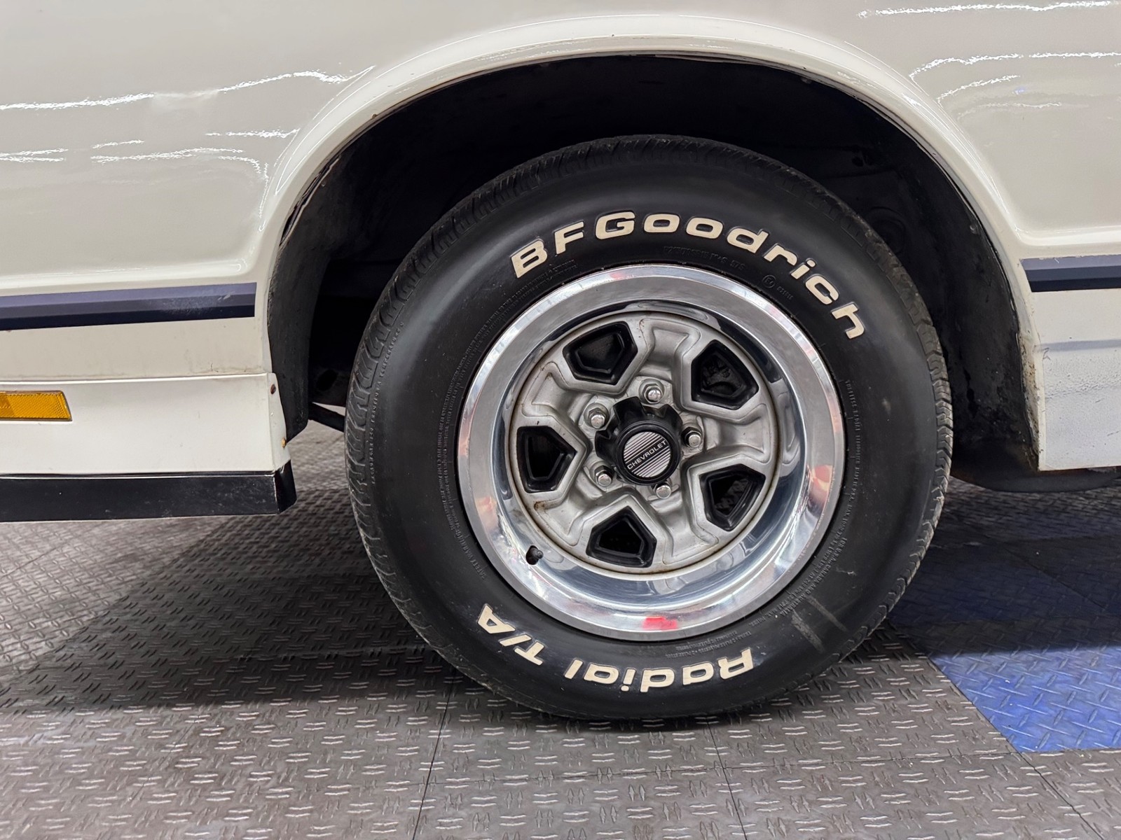 Chevrolet-Monte-Carlo-1984-Coupe-23