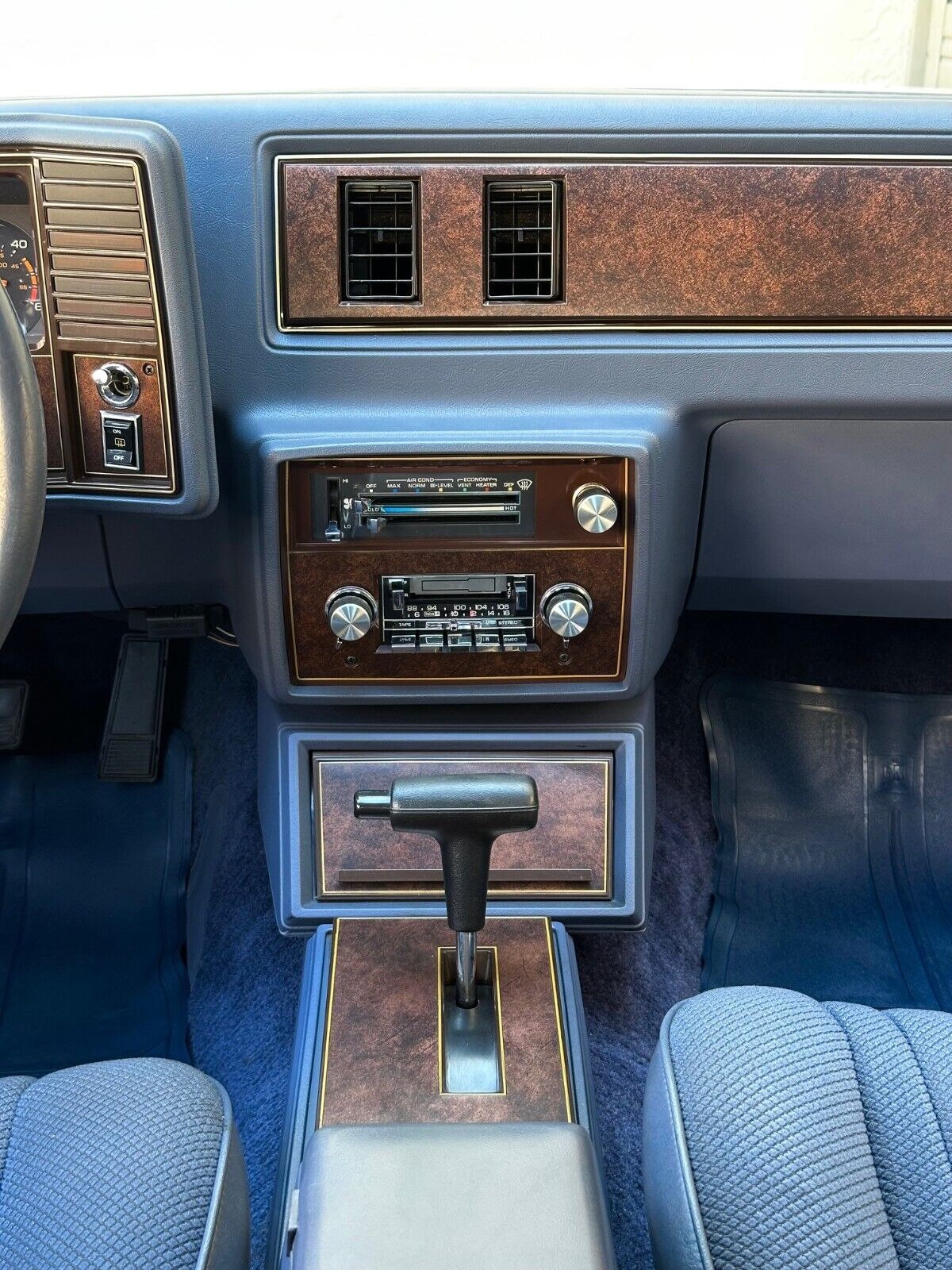 Chevrolet-Monte-Carlo-1984-Coupe-25