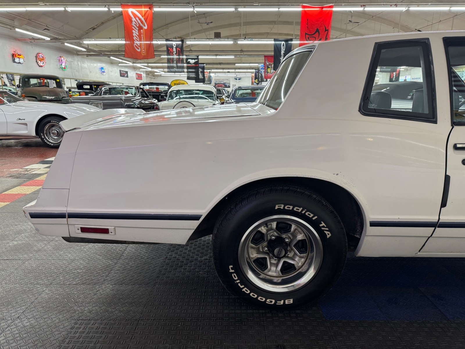 Chevrolet-Monte-Carlo-1984-Coupe-25
