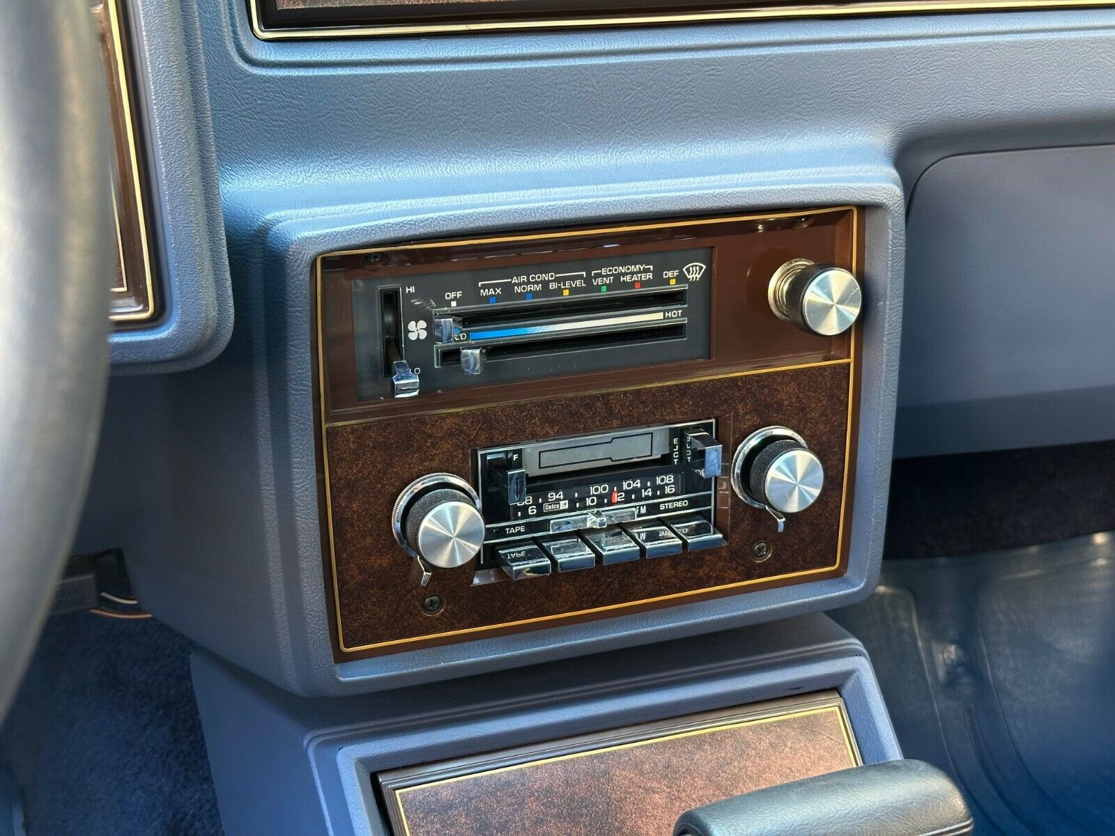 Chevrolet-Monte-Carlo-1984-Coupe-26
