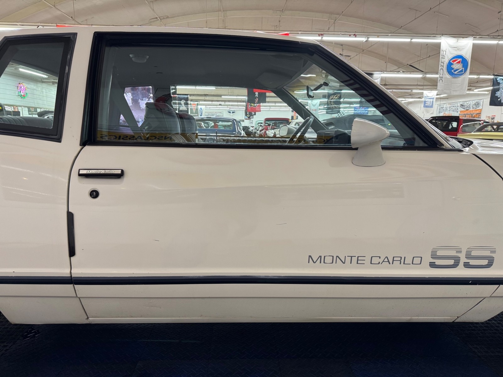 Chevrolet-Monte-Carlo-1984-Coupe-26