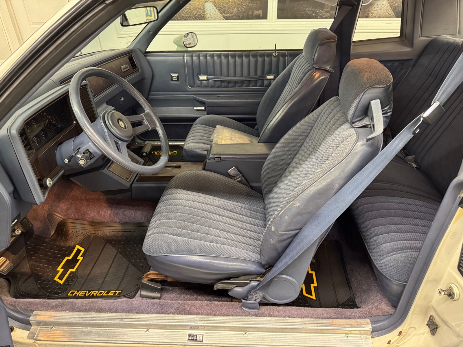 Chevrolet-Monte-Carlo-1984-Coupe-29