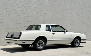 Chevrolet-Monte-Carlo-1984-Coupe-3