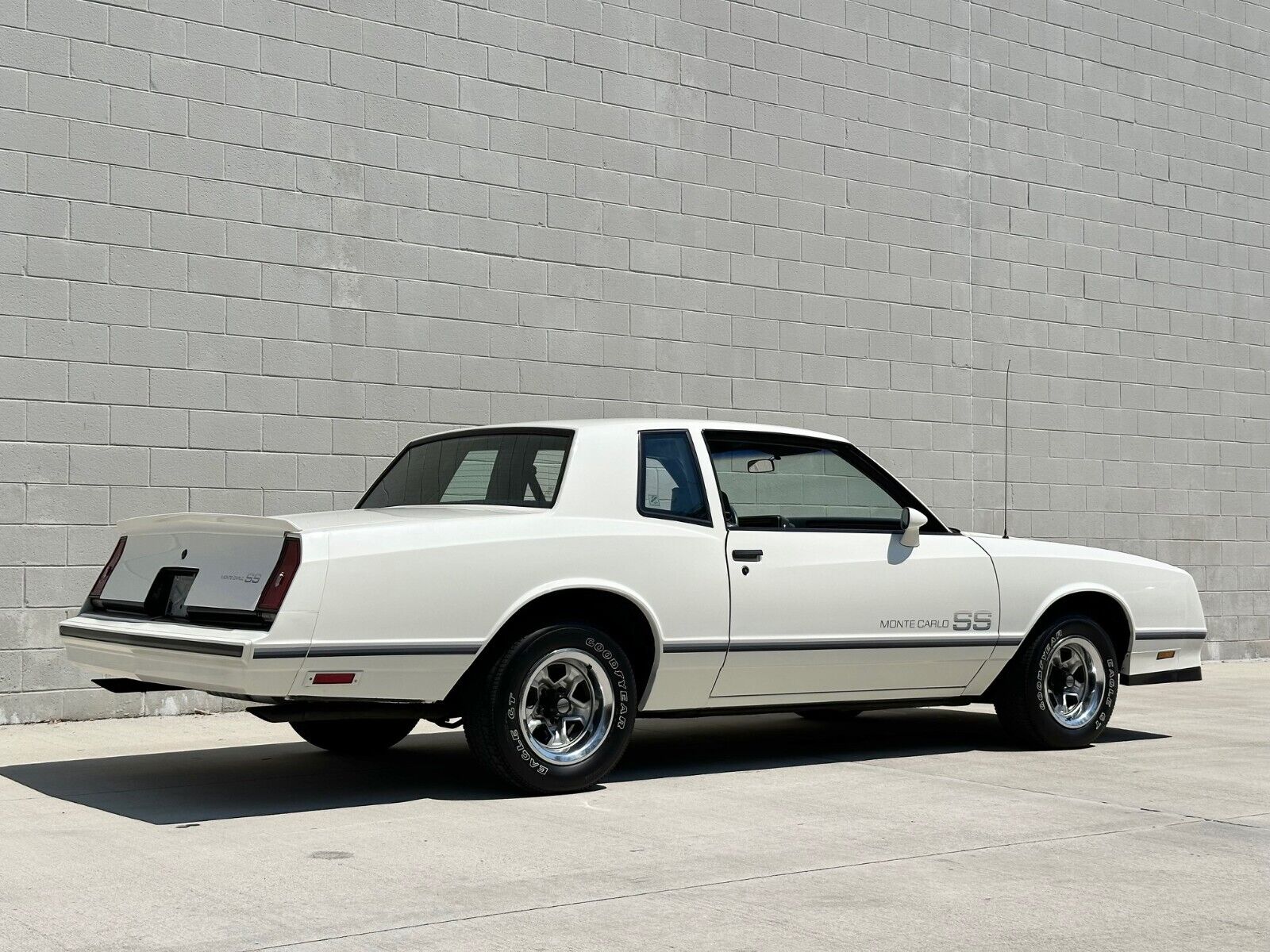 Chevrolet-Monte-Carlo-1984-Coupe-3