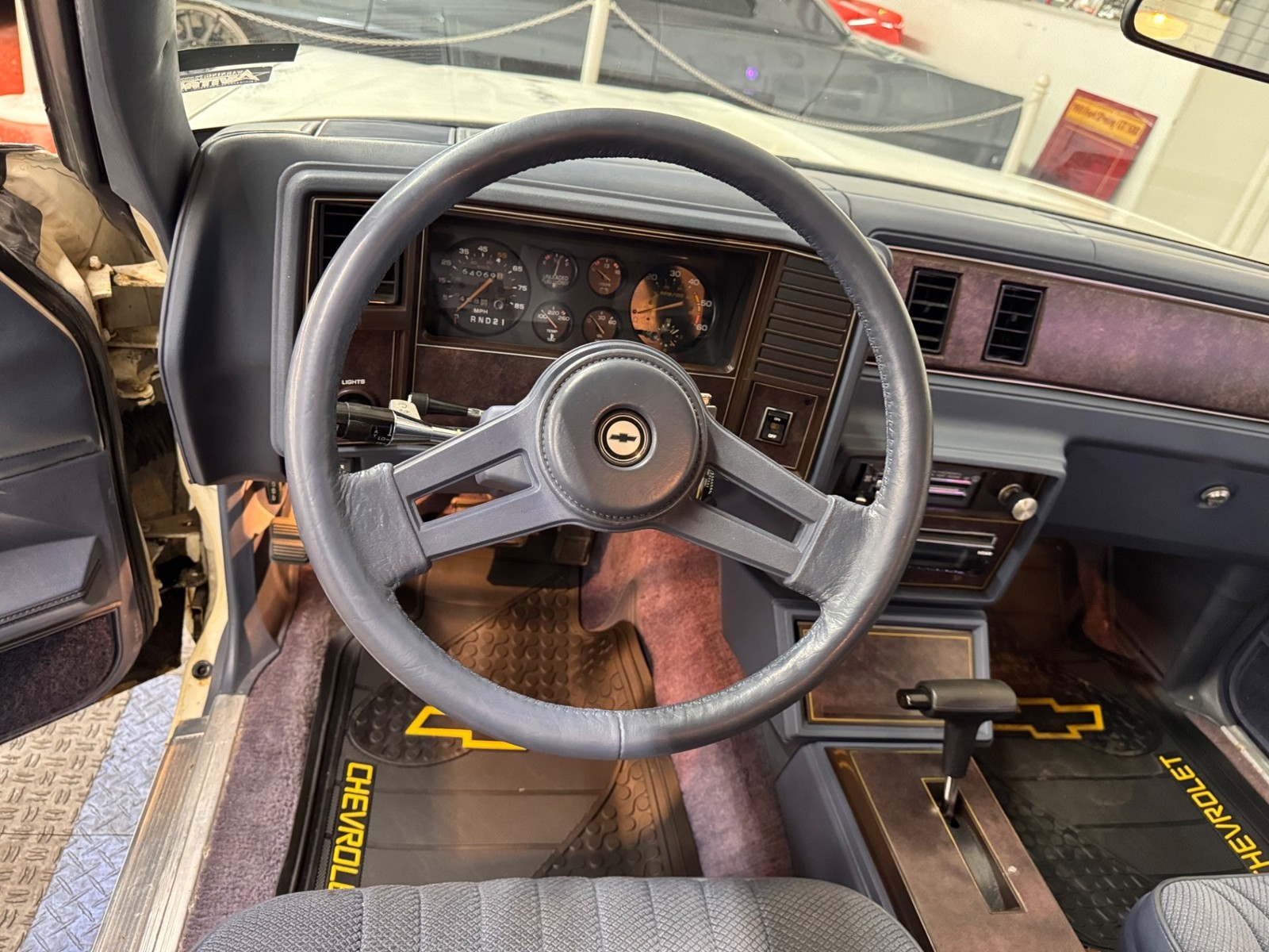 Chevrolet-Monte-Carlo-1984-Coupe-30