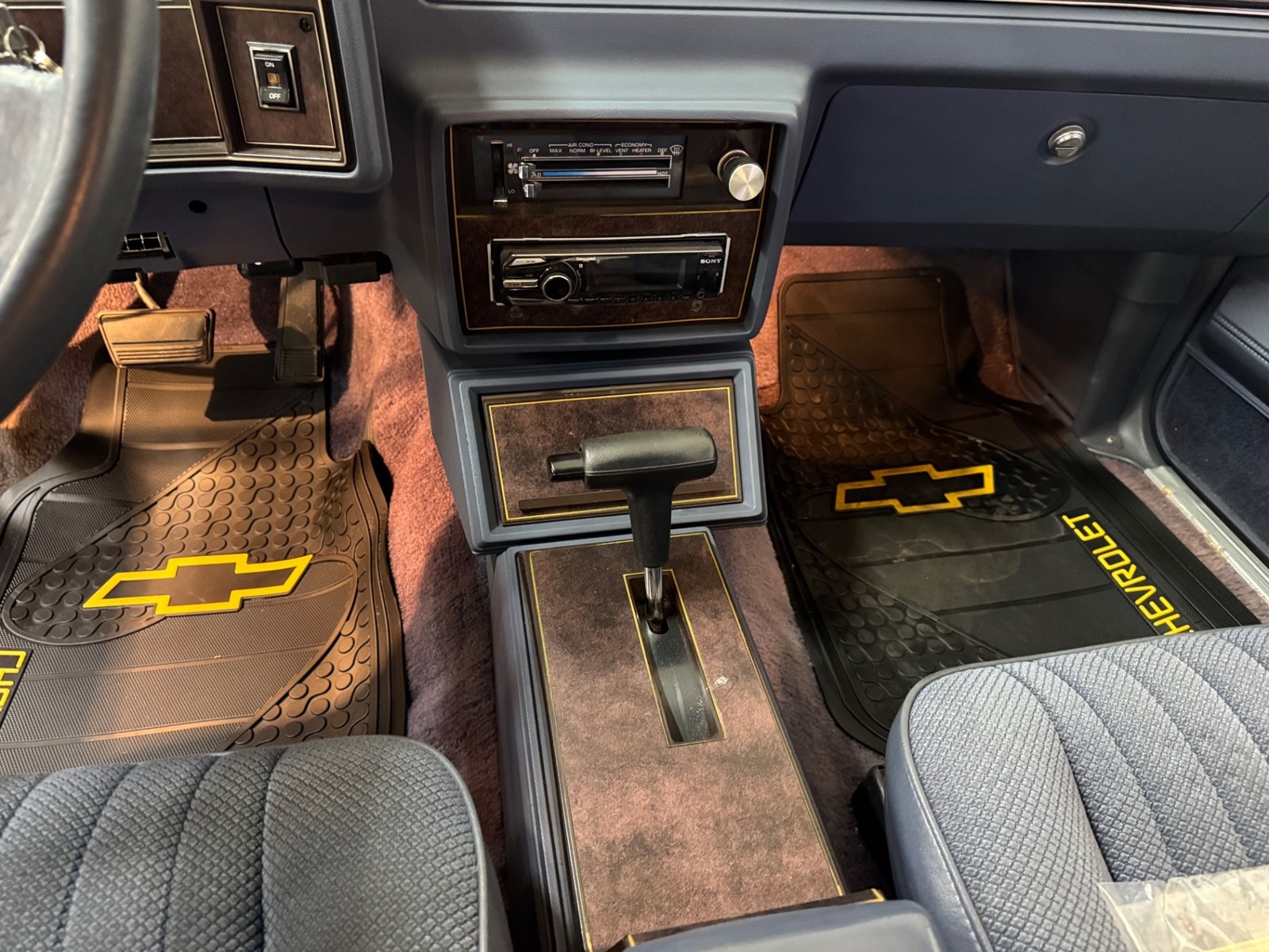 Chevrolet-Monte-Carlo-1984-Coupe-37