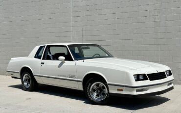 Chevrolet-Monte-Carlo-1984-Coupe