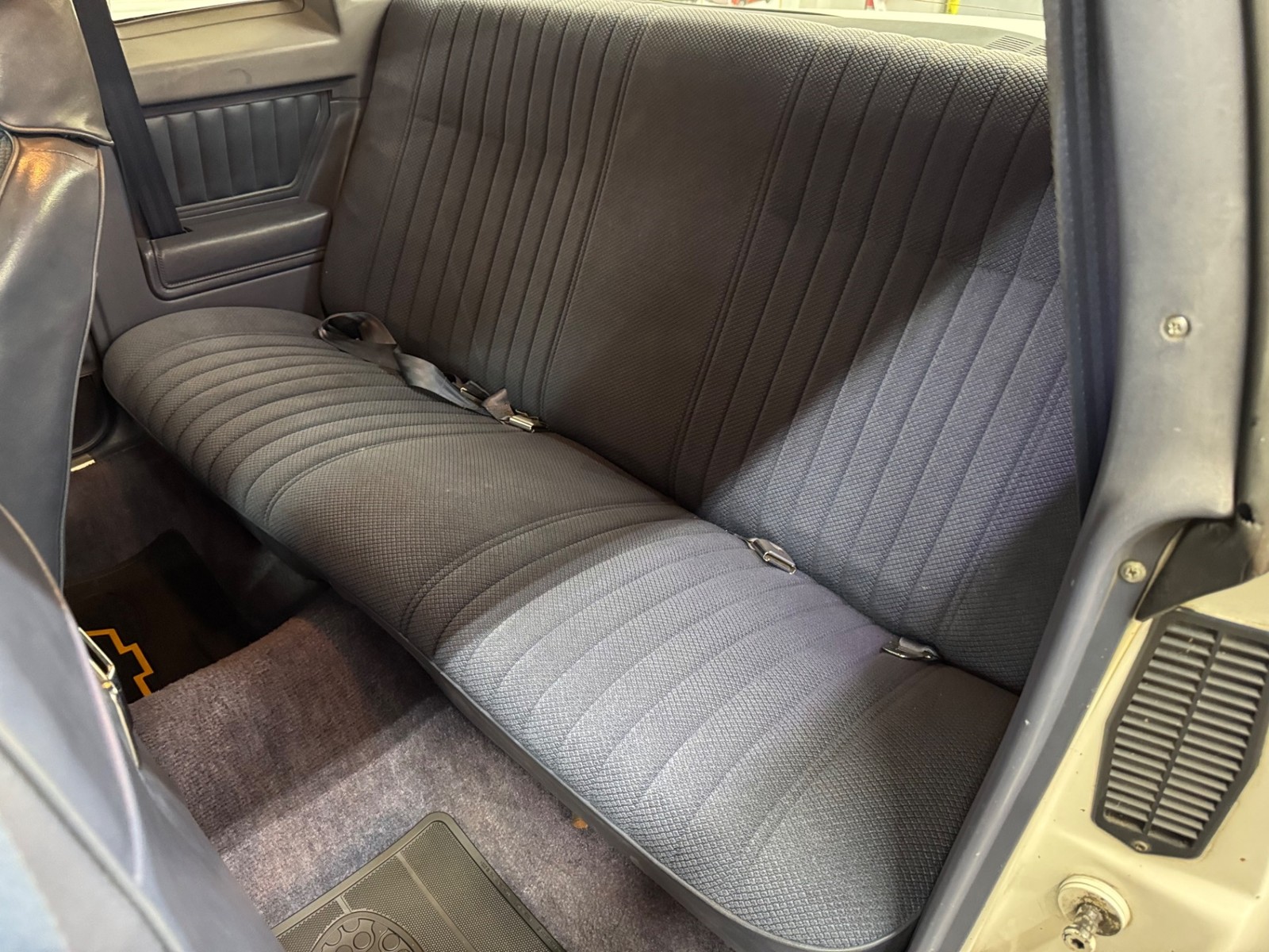 Chevrolet-Monte-Carlo-1984-Coupe-38