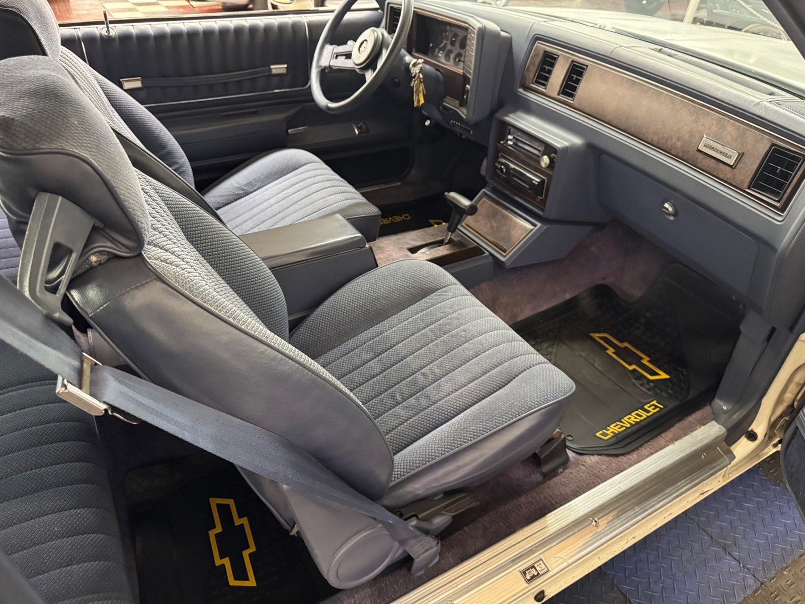 Chevrolet-Monte-Carlo-1984-Coupe-39