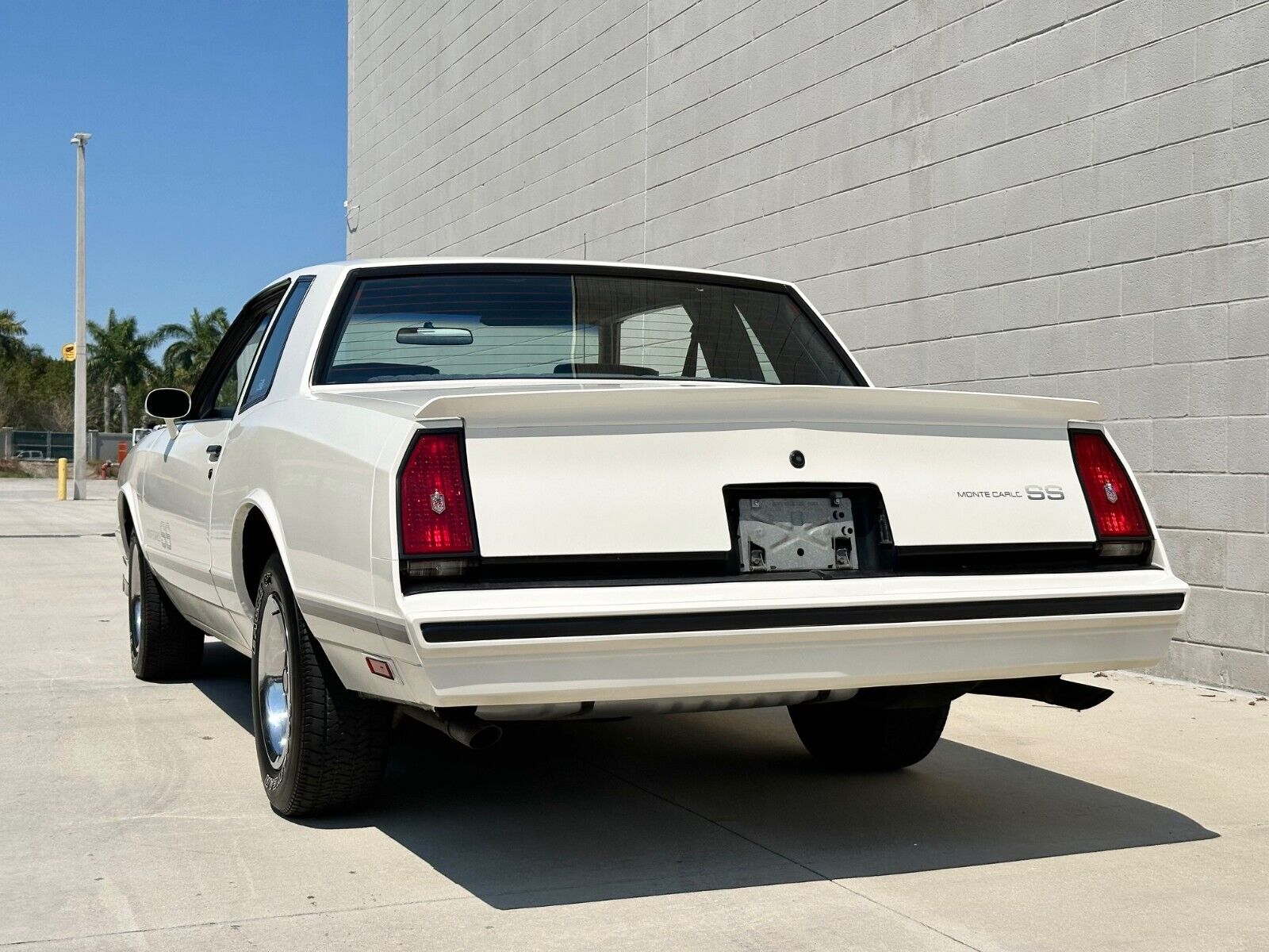 Chevrolet-Monte-Carlo-1984-Coupe-6