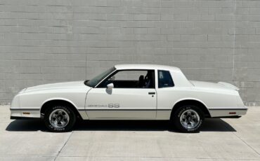 Chevrolet-Monte-Carlo-1984-Coupe-9
