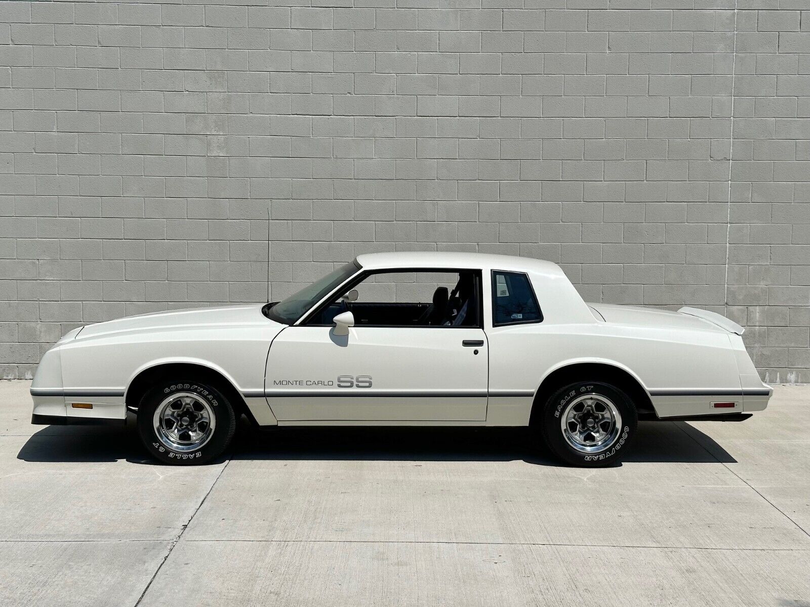 Chevrolet-Monte-Carlo-1984-Coupe-9