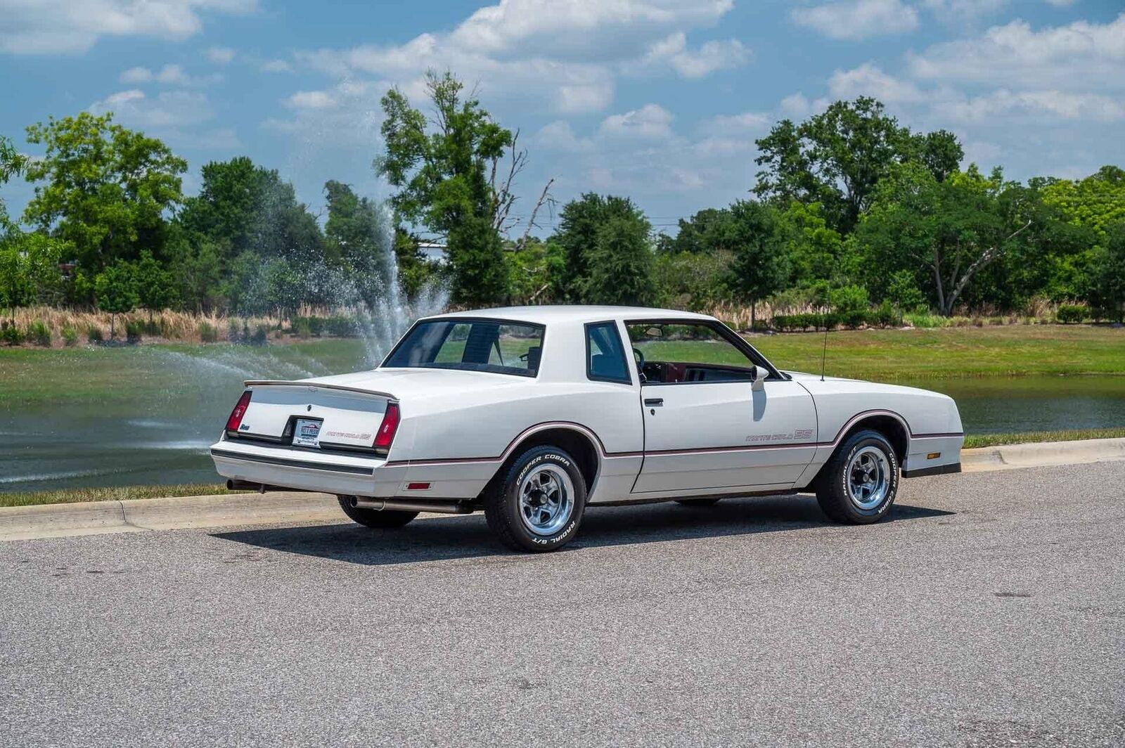 Chevrolet-Monte-Carlo-1985-2-Door-5