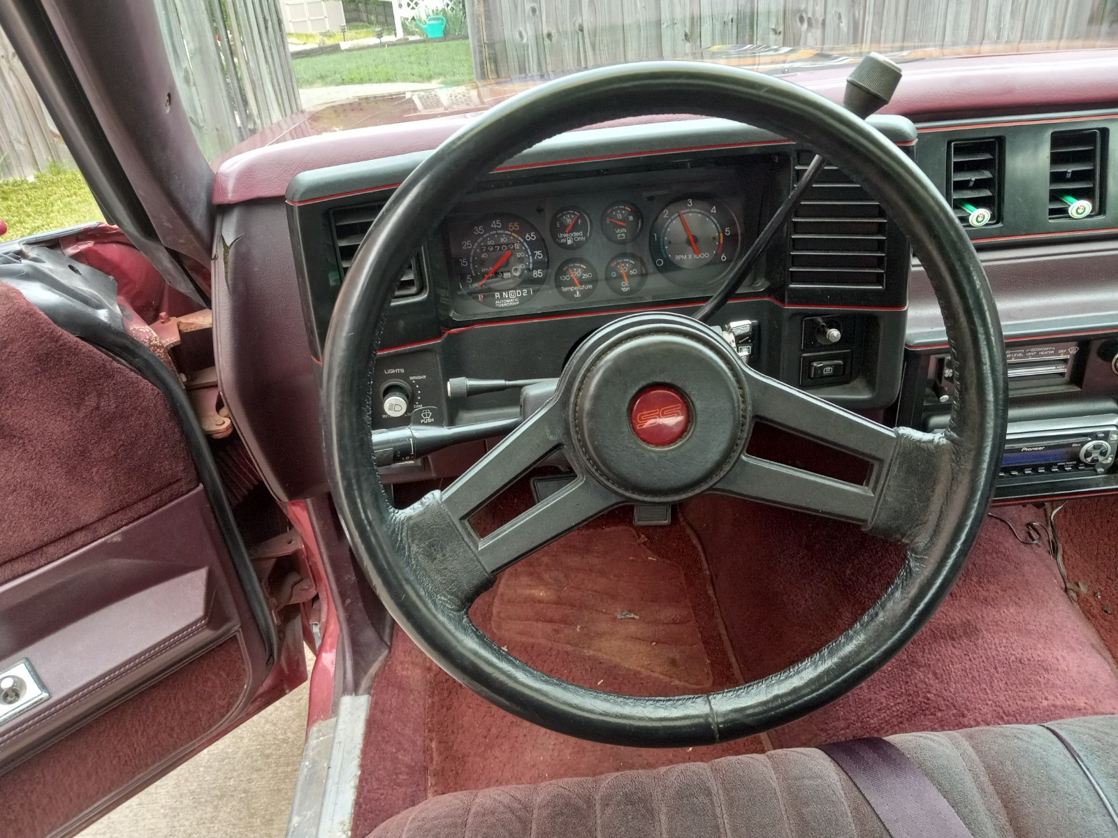 Chevrolet-Monte-Carlo-1986-Coupe-4
