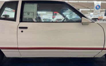 Chevrolet-Monte-Carlo-1988-Coupe-26