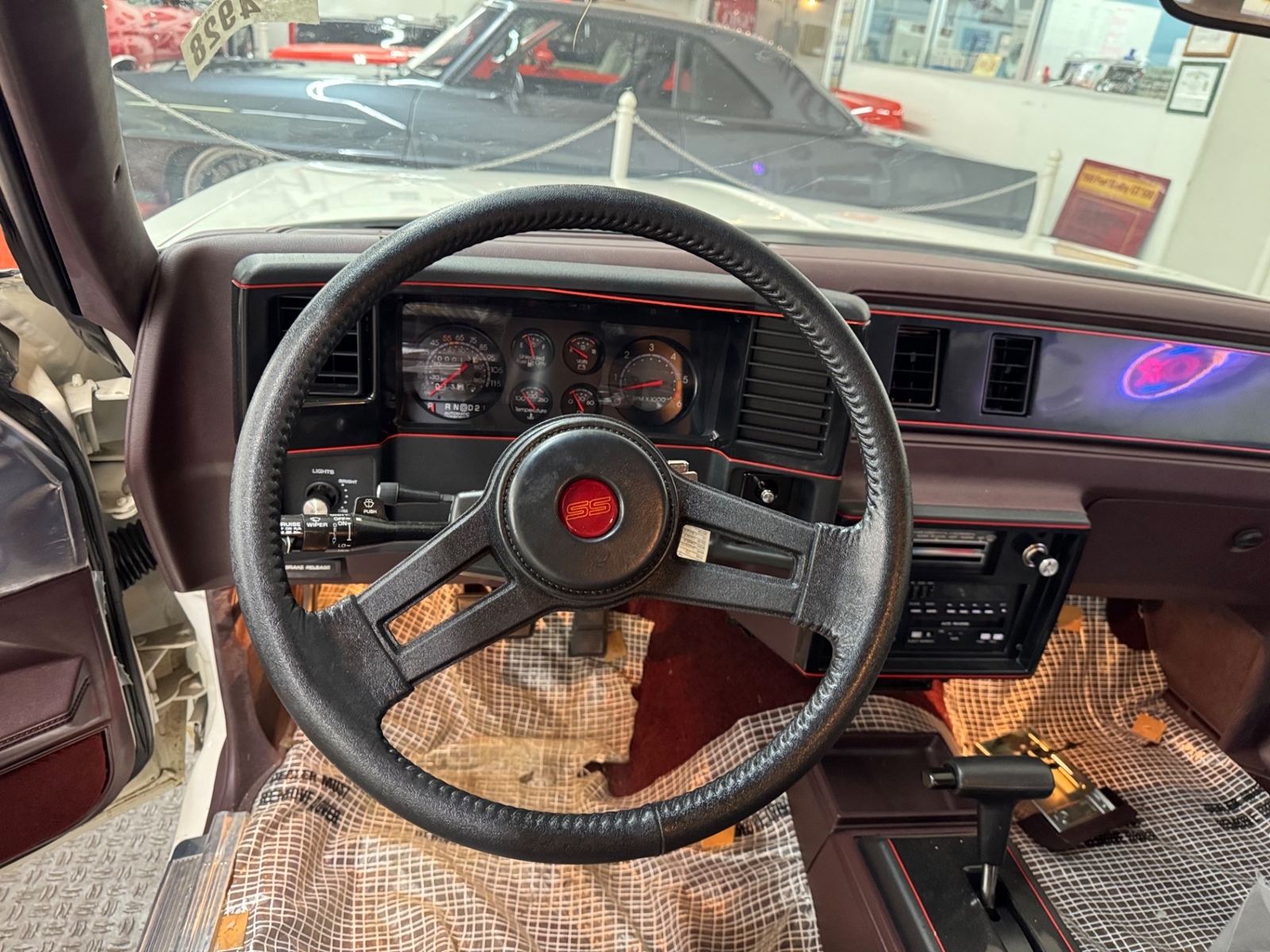 Chevrolet-Monte-Carlo-1988-Coupe-34
