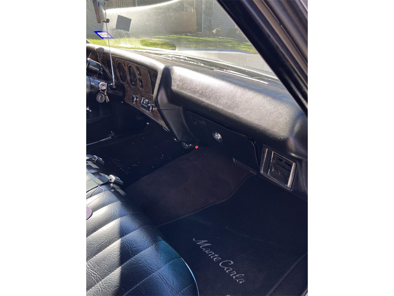 Chevrolet-Monte-carlo-1971-Silverblack-black-12
