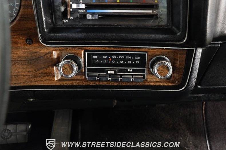 Chevrolet-Monte-carlo-1976-Cream-Gold-Black-12