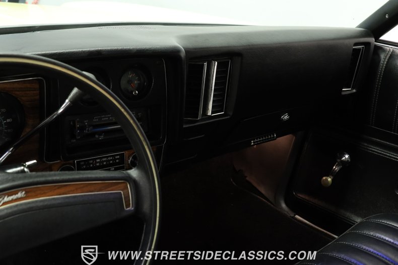 Chevrolet-Monte-carlo-1976-Cream-Gold-Black-13