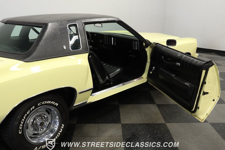 Chevrolet-Monte-carlo-1976-Cream-Gold-Black-28