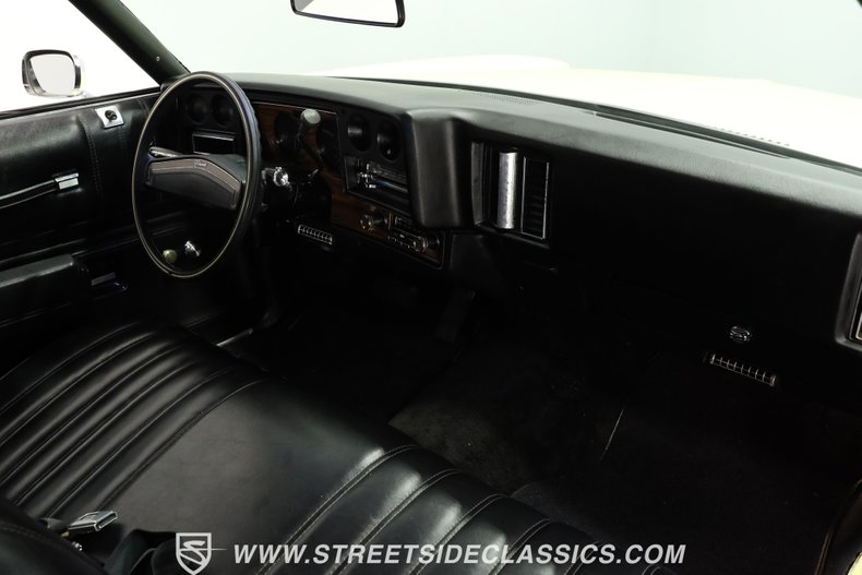 Chevrolet-Monte-carlo-1976-Cream-Gold-Black-49