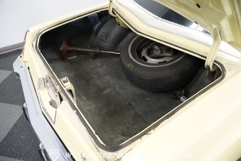 Chevrolet-Monte-carlo-1976-Yellow-White-21
