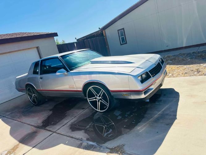 Chevrolet-Monte-carlo-1982-Silver-Black-3