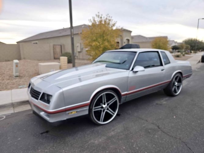 Chevrolet-Monte-carlo-1982-Silver-Black-9