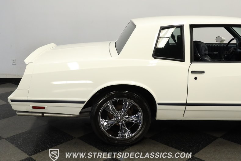 Chevrolet-Monte-carlo-1984-White-Light-Blue-10