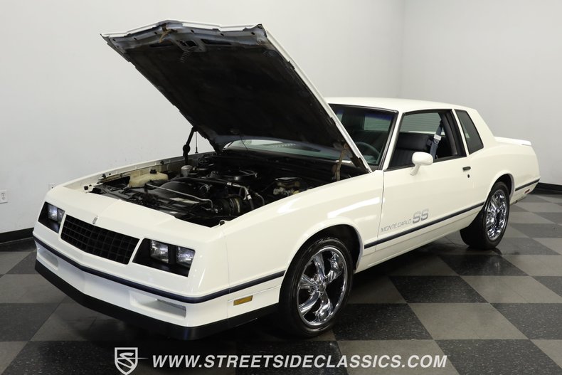 Chevrolet-Monte-carlo-1984-White-Light-Blue-12