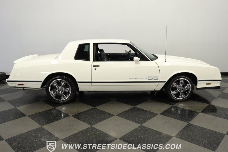 Chevrolet-Monte-carlo-1984-White-Light-Blue-14