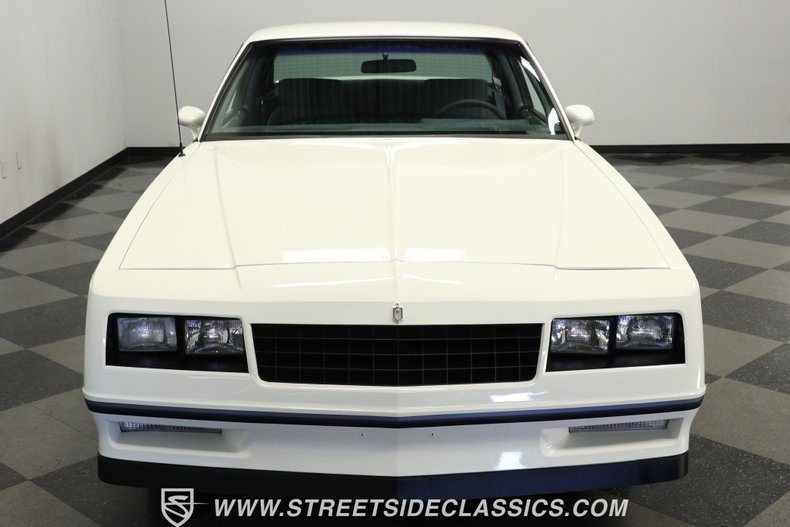 Chevrolet-Monte-carlo-1984-White-Light-Blue-17