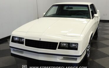 Chevrolet-Monte-carlo-1984-White-Light-Blue-18