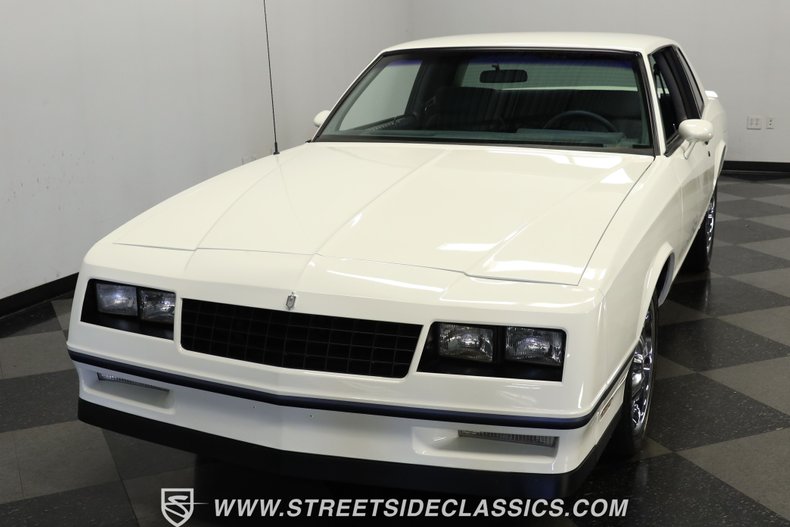 Chevrolet-Monte-carlo-1984-White-Light-Blue-18