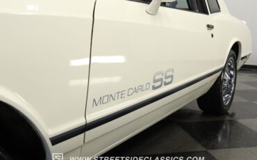 Chevrolet-Monte-carlo-1984-White-Light-Blue-23