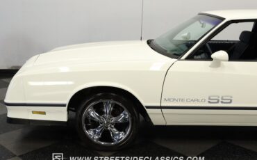 Chevrolet-Monte-carlo-1984-White-Light-Blue-24