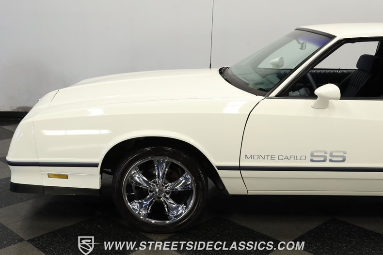 Chevrolet-Monte-carlo-1984-White-Light-Blue-24