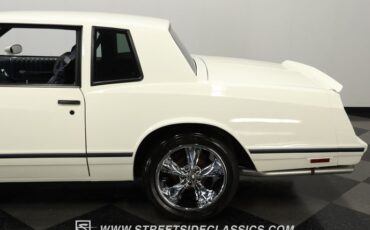 Chevrolet-Monte-carlo-1984-White-Light-Blue-25