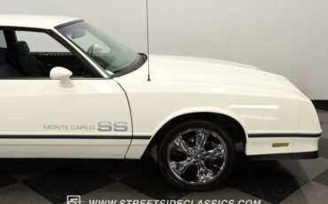 Chevrolet-Monte-carlo-1984-White-Light-Blue-28