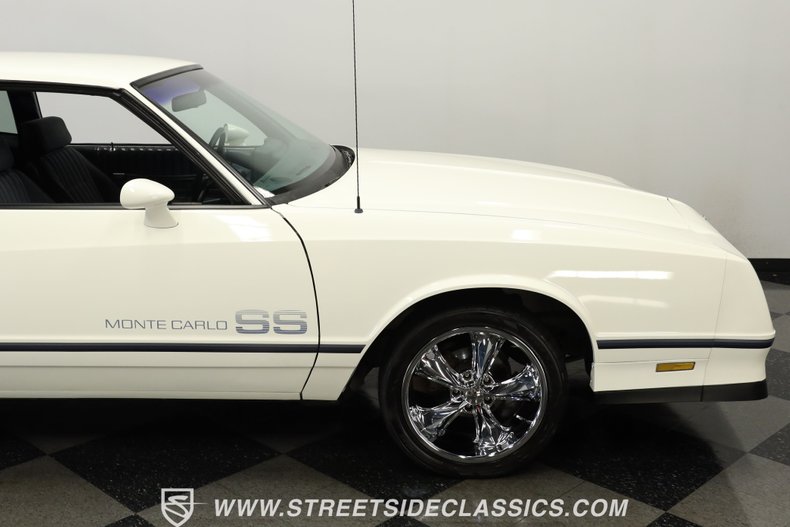 Chevrolet-Monte-carlo-1984-White-Light-Blue-28