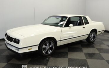 Chevrolet-Monte-carlo-1984-White-Light-Blue-3