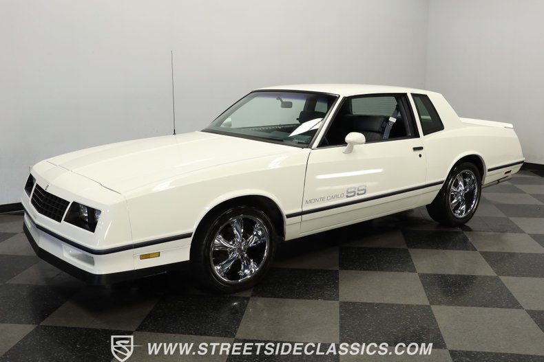 Chevrolet-Monte-carlo-1984-White-Light-Blue-3