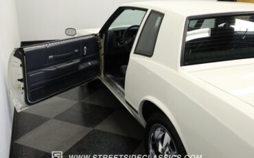 Chevrolet-Monte-carlo-1984-White-Light-Blue-30