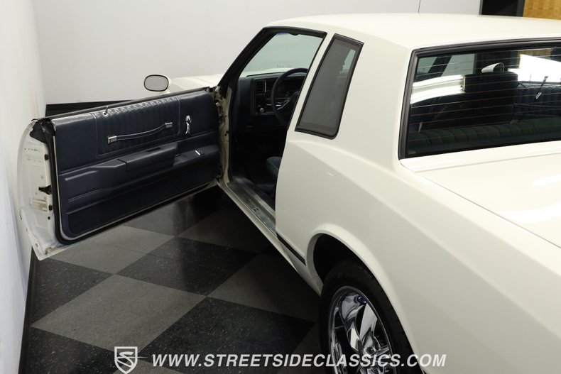 Chevrolet-Monte-carlo-1984-White-Light-Blue-30