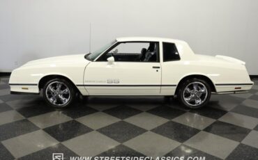Chevrolet-Monte-carlo-1984-White-Light-Blue